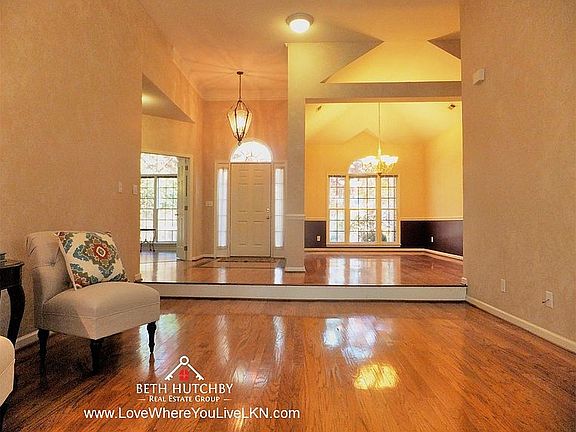 2nd image of 129 Pebble Brook Ln