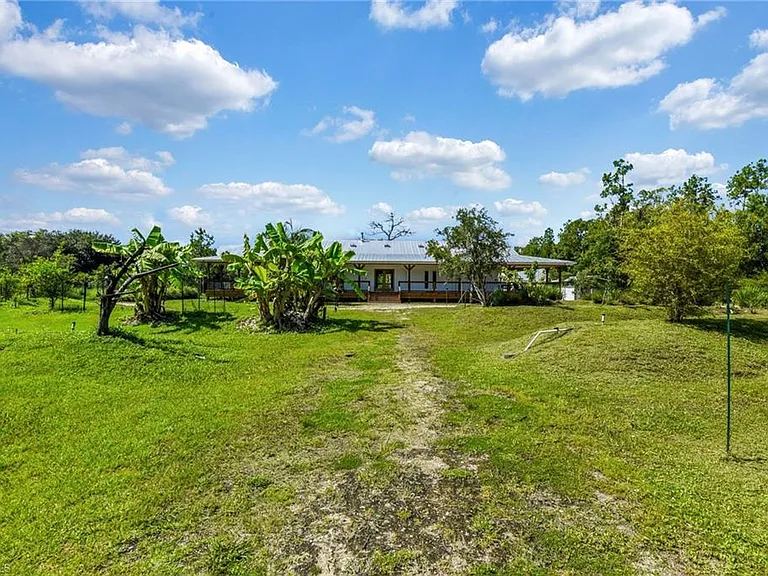 828 Sanctuary Rd — Photo 35