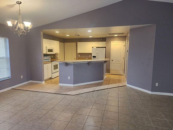 4th image of 1004 Columbus Blvd