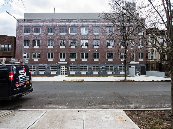 4th image of 804 Jefferson Ave #1Y