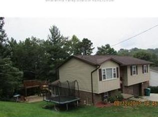116 Eastwood Ln, Nitro, WV 25143