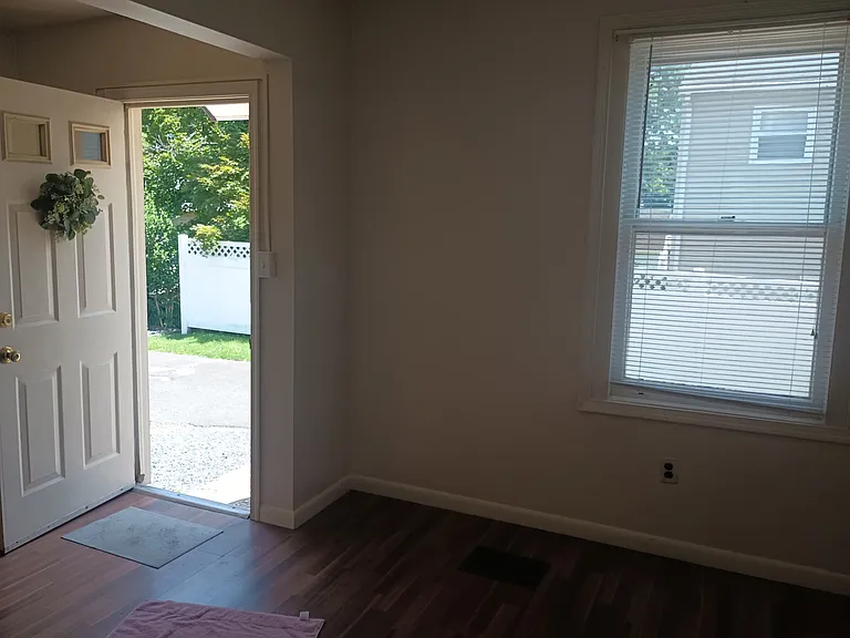 2345 Mount Carmel Ave #2 — Photo 4
