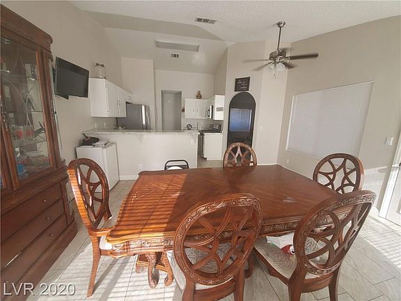 3rd image of 5569 Forsythe Dr