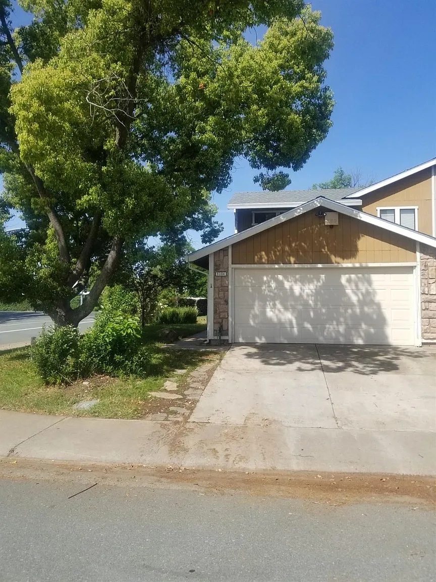 9304 Aizenberg Cir photo 1