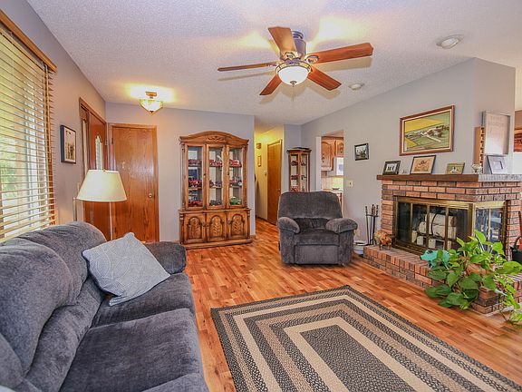 5th image of 804 Pine Valley Dr