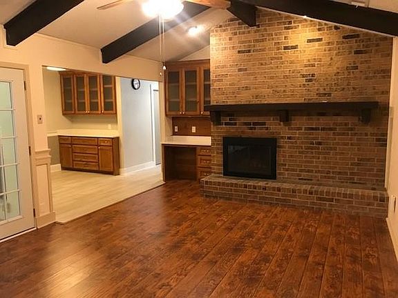 3rd image of 833 Cambridge Pl