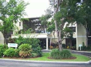 16475 Golf Club Rd APT 105, Weston, FL 33326