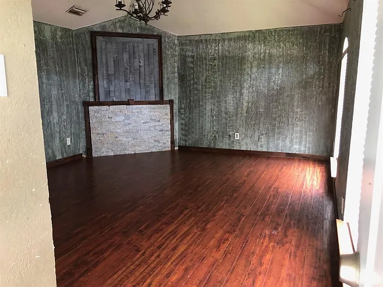 2207 Ember Lee Dr — Photo 4