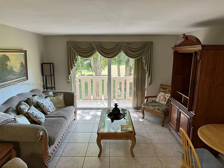 7400 Miami Lakes Dr #D206 — Photo 3