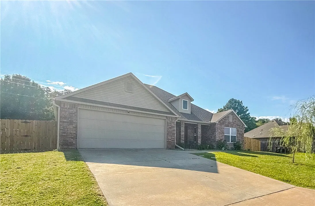4 bed, 1711 sqft, $2,000 — Photo 1