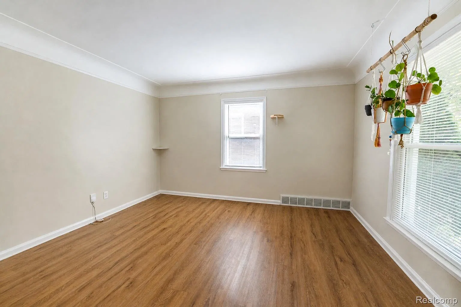 3 bed, 1.5 bath, 2071 sqft, $1,800 — Photo 4