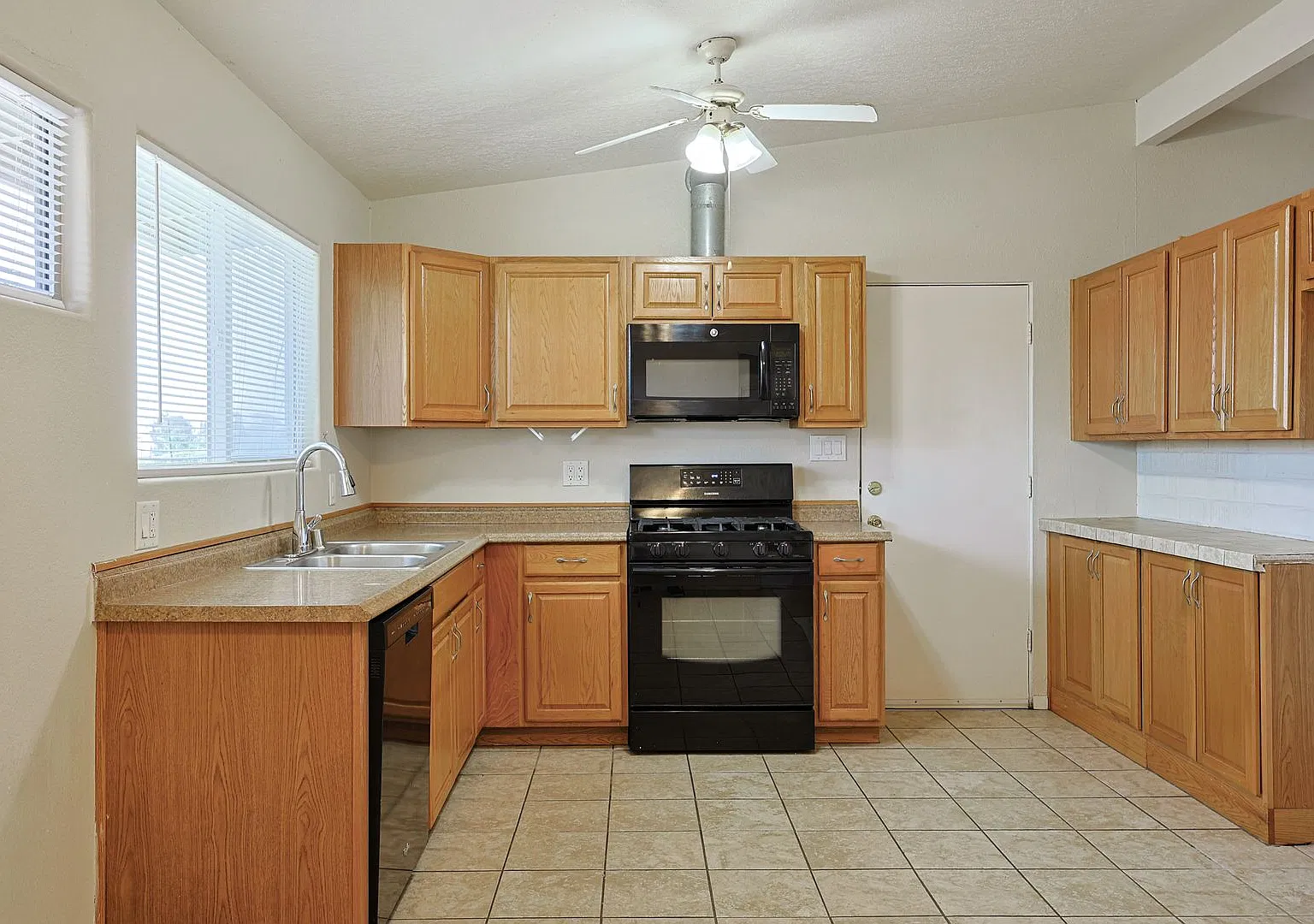 3BR/1.5BA Chula Vista Home with Large Fenced Yard & Carport — Photo 2