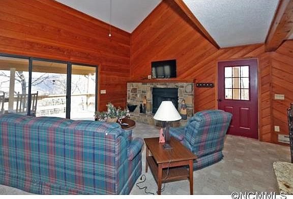 3rd image of 69 Lynn Ln