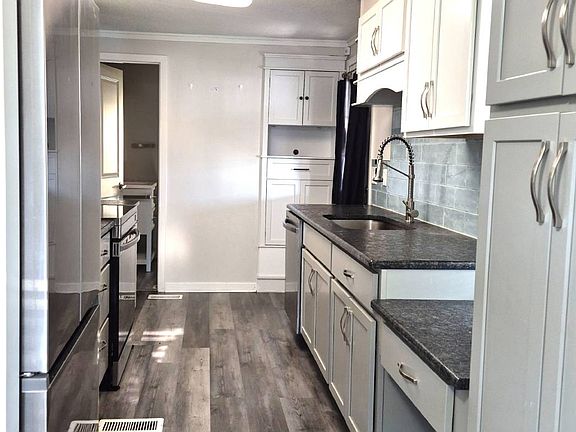 3rd image of 35945 Citrus Blvd