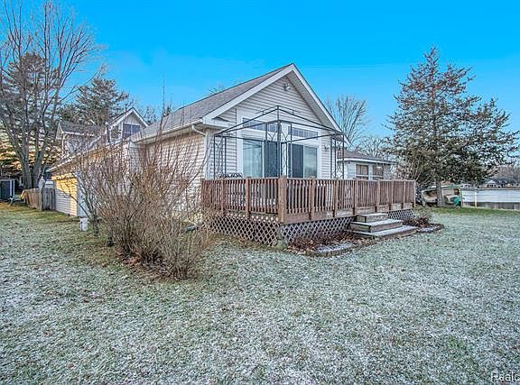 3rd image of 10331 Strawberry Ln