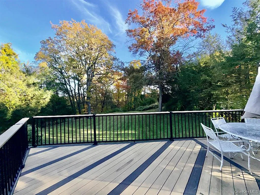3 bed, 1709 sqft, $3,600 — Photo 2