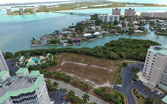 4th image of 4142 Bay Beach Ln #605