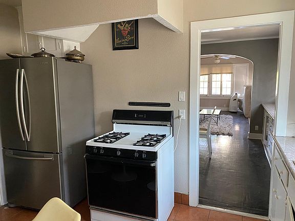 3rd image of 661 N Wilton Pl