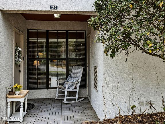 3rd image of 205 BRANCH WOOD Lane #205