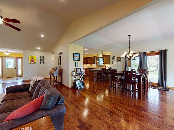 3rd image of 2426 N Cobble Creek Ct