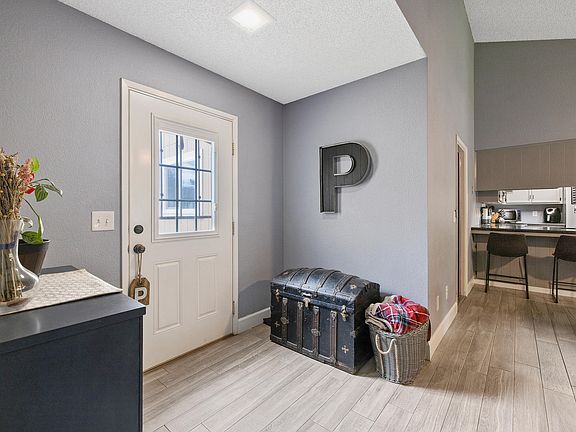 5th image of 1411 W Walnut Ave Avenue