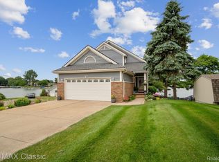 3386 Harbor Ct, Highland, MI 48356