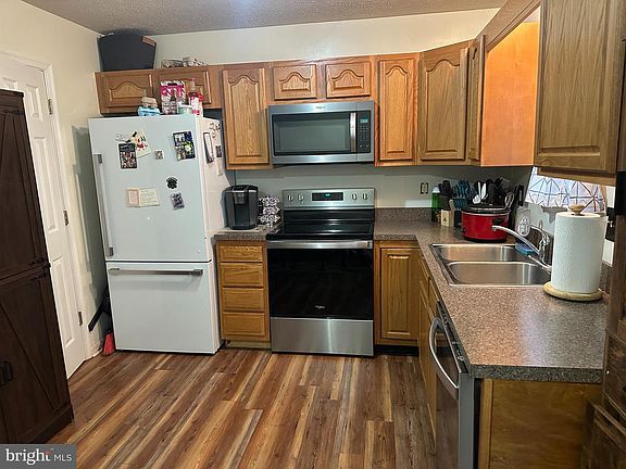 5th image of 460 Cherrydale Ave