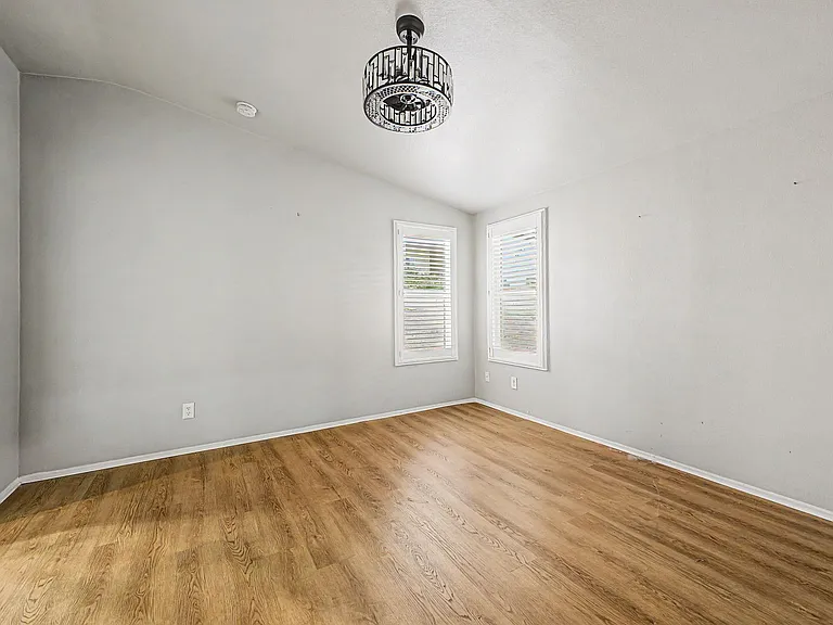 1702 E Michelle Dr — Photo 11
