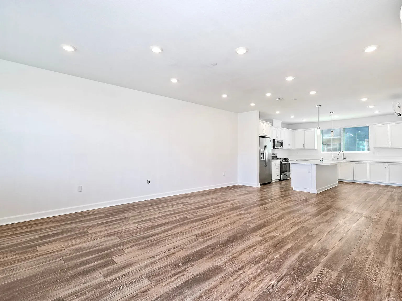 3 bed, 2245 sqft, $4,250 — Photo 4