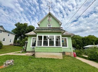 110 S Oak St, North Freedom, WI 53951