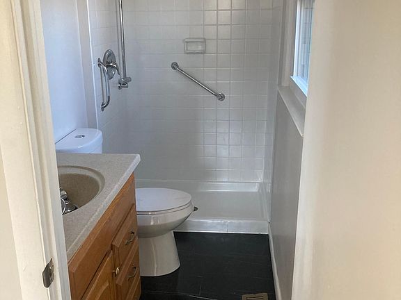 2nd image of 215 N Carolina Trl
