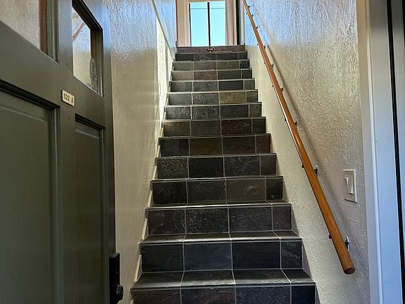 4th image of 522 Oak Dr APT A