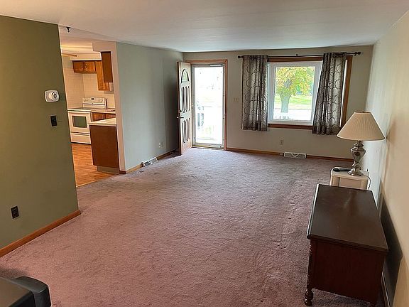3rd image of 118 Oakview Dr