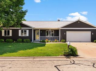 3141 Bollenbeck St, Cross Plains, WI 53528