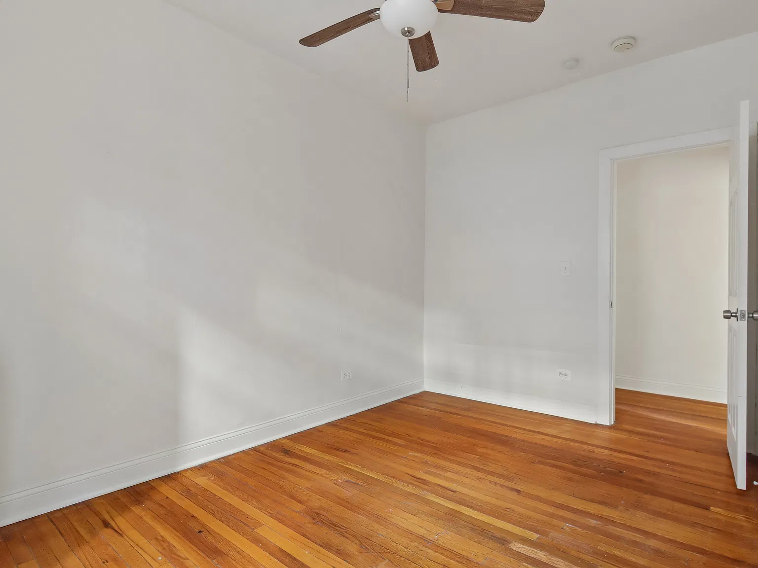 801 Seward St — Photo 2