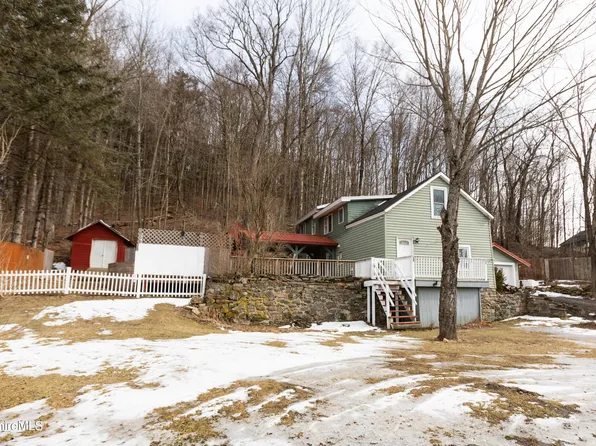 122 Holmes Rd, Hinsdale, MA 01235