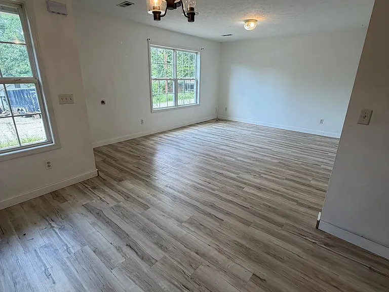 4031 White Oak Rd — Photo 9