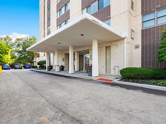 2nd image of 141 N La Grange Rd APT 805