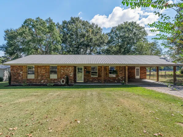 112 1st Ave E, Sumrall, MS 39482