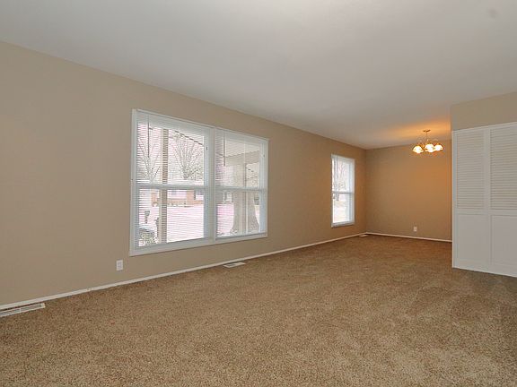 5th image of 2825 Wellington Dr