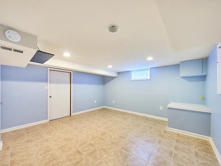 2319 Riverview Ter — Photo 14