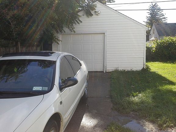 5th image of 140 Wright Ave