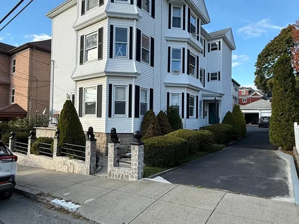 452 Osborn St, Fall River, MA 02724