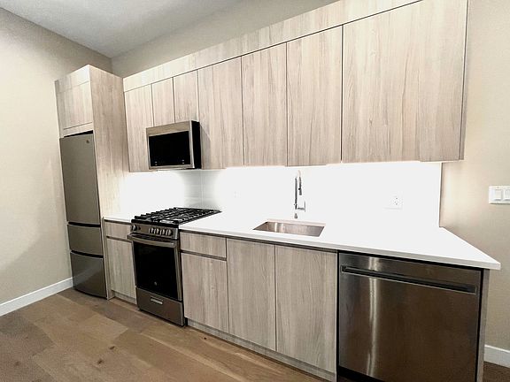 2nd image of 3757 N Sheffield Ave #3J3