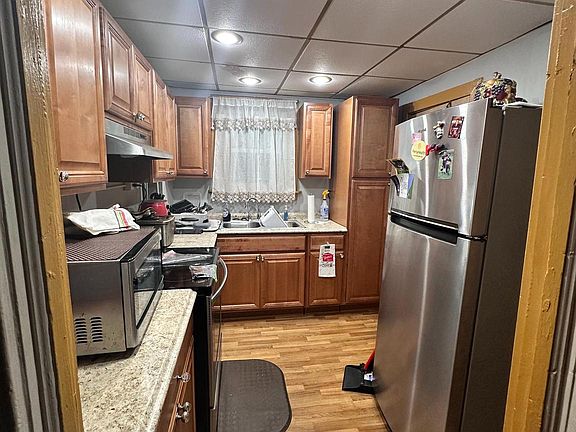 3rd image of 107 Ash St