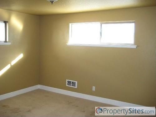 5th image of 5621 Yakima Ave