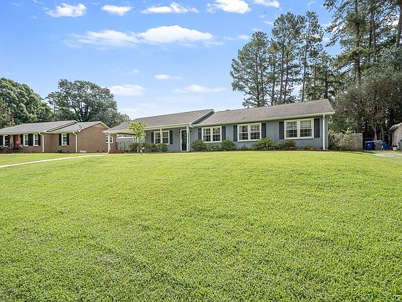 3rd image of 214 Heather Dr
