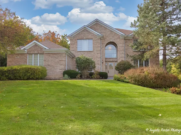 3615 Smoke Tree Ln, Crystal Lake, IL 60012