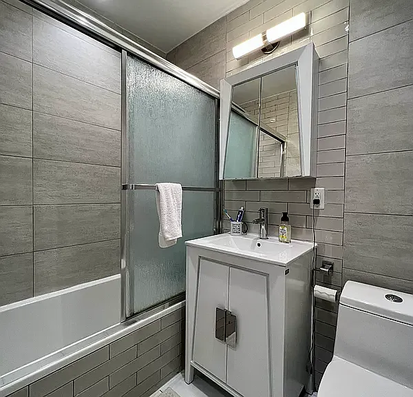 134 E 28th St #14 — Photo 12