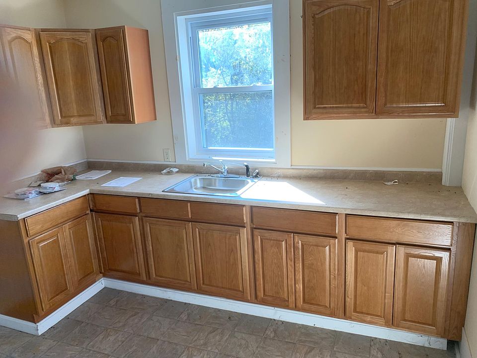 12 Cushing St North Brookfield, MA, 01535 Apartments for Rent Zillow